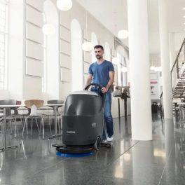 Közepes méretű gyalogkíséretű padlótisztítók 