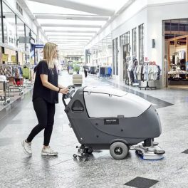 Nagyméretű gyalogkíséretű padlótisztítók